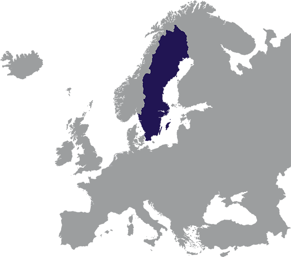Zweden aangegeven in donkerblauw op grijze kaart van Europa - op transparante achtergrond - 600 x 529 pixels